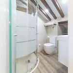 Cozy Attic In The Center Of דירה