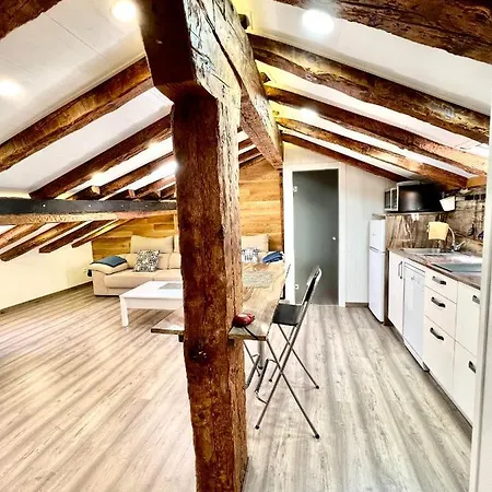 아파트 Cozy Attic In The Center Of