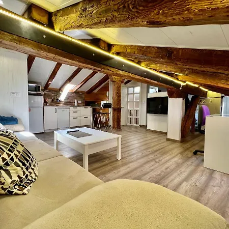 Cozy Attic In The Center Of