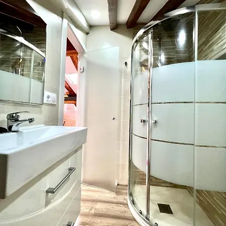 아파트 Cozy Attic In The Center Of