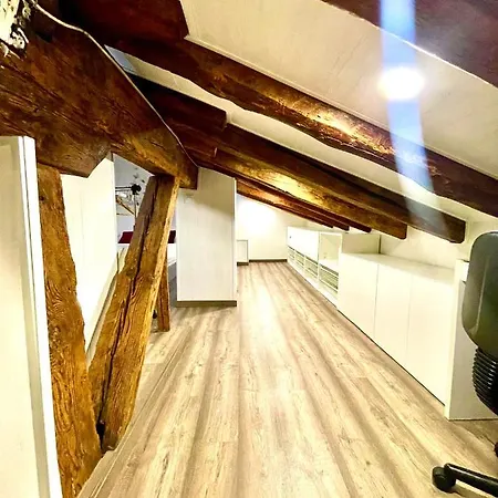 Cozy Attic In The Center Of 소리아