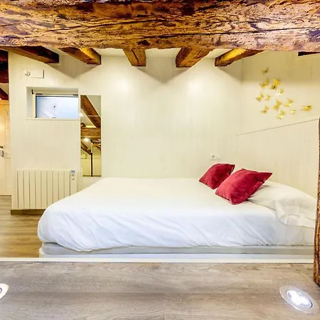 Cozy Attic In The Center Of