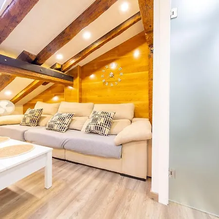 Cozy Attic In The Center Of 소리아