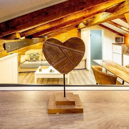 Cozy Attic In The Center Of