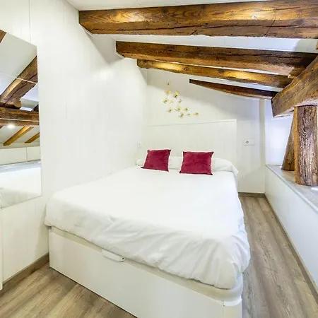 Cozy Attic In The Center Of Lägenhet Soria