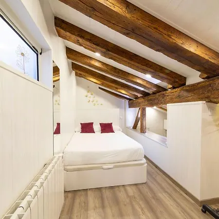 Cozy Attic In The Center Of