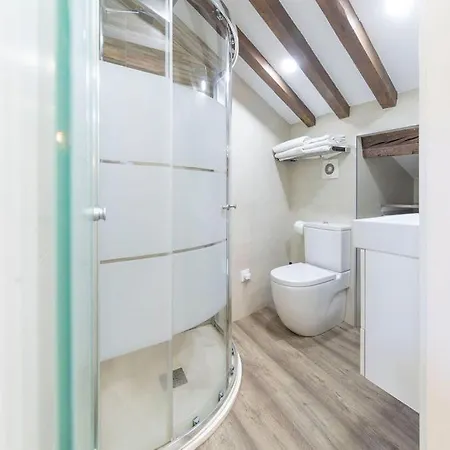 Cozy Attic In The Center Of 아파트