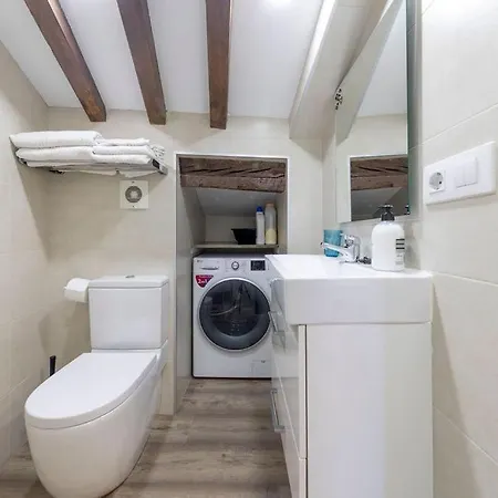 Cozy Attic In The Center Of