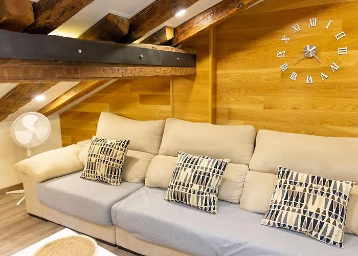 Cozy Attic In The Center Of