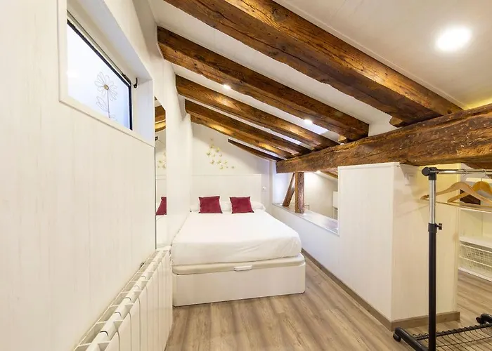 Cozy Attic In The Center Of