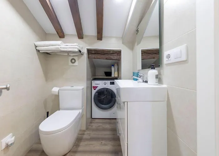 Cozy Attic In The Center Of